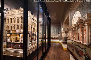 Ausstellungsraum mit dem Puppenhaus von Queen Mary