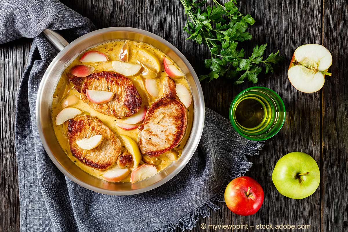 Schweinefilet in Sahnesauce mit Apfelscheiben
