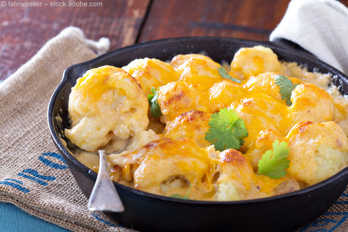 Überbackener Blumenkohl mit einer Käse-Senf-Sauce
